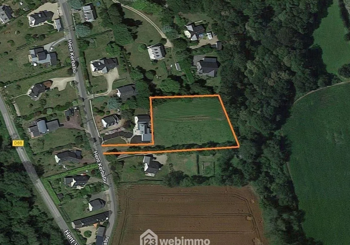 Terrain constructible de 3572 m² à Tredrez-Locquemeau, proximité mer 