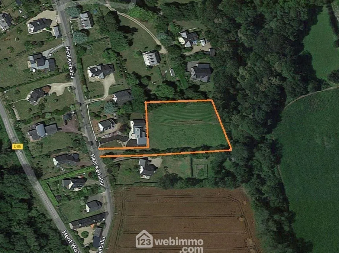Terrain constructible de 3572 m² à Tredrez-Locquemeau, proximité mer 