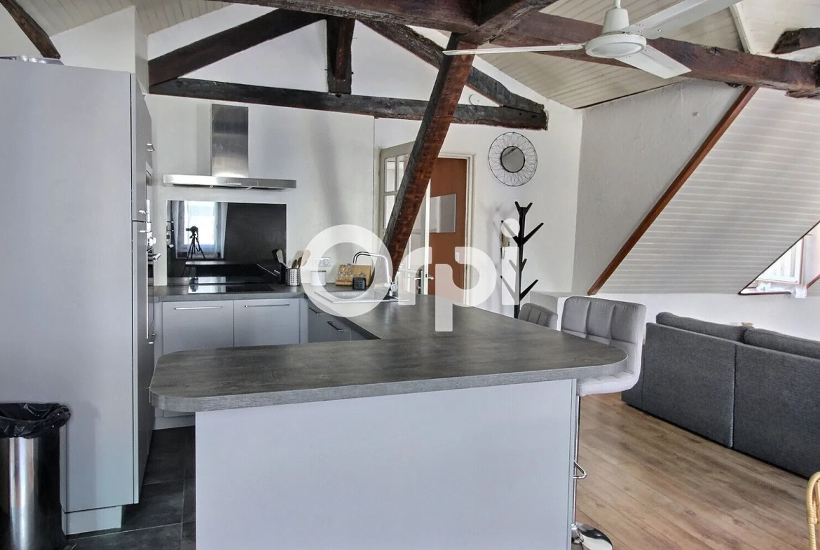 Appartement lumineux et caractéristique à Pau, Place Gramont, 2 pièces 
