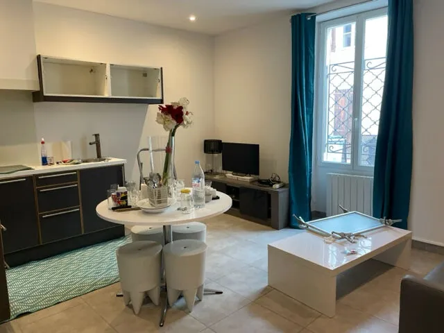 Studio rénové meublé à Pau Foirail - Investissement ou première acquisition 