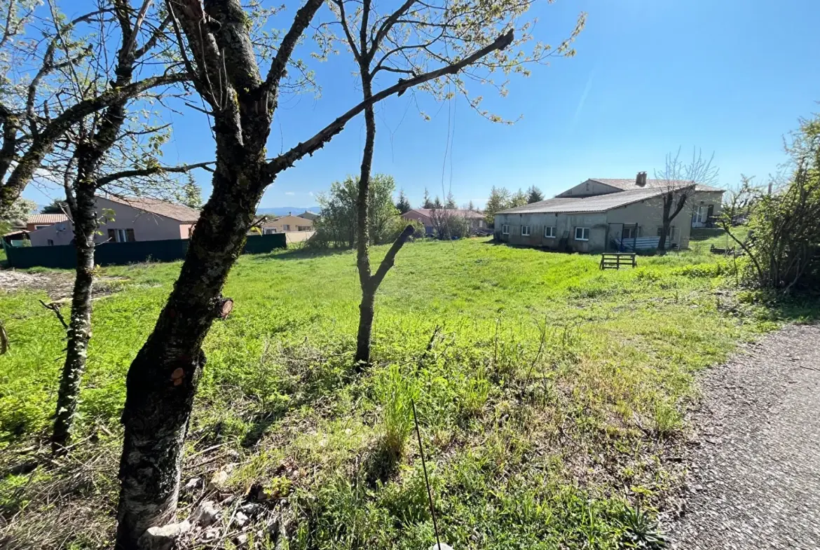 Terrain constructible à Saint Christol de 918 m², zone UB, calme et hors lotissement 