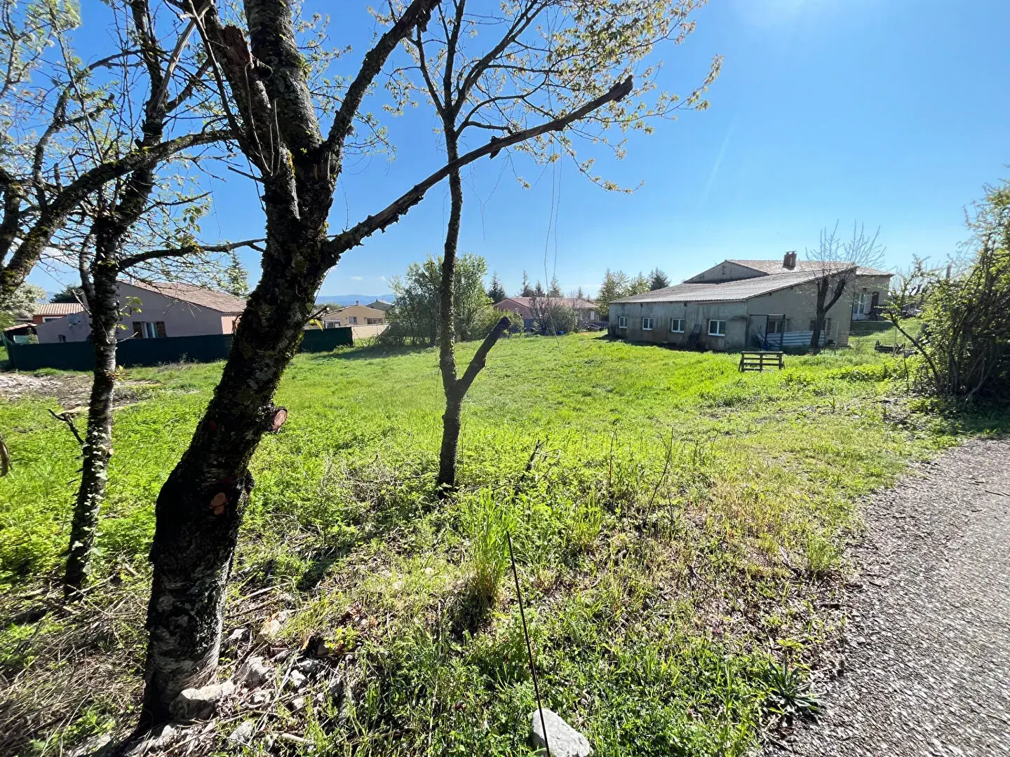 Terrain constructible à Saint Christol de 918 m², zone UB, calme et hors lotissement 