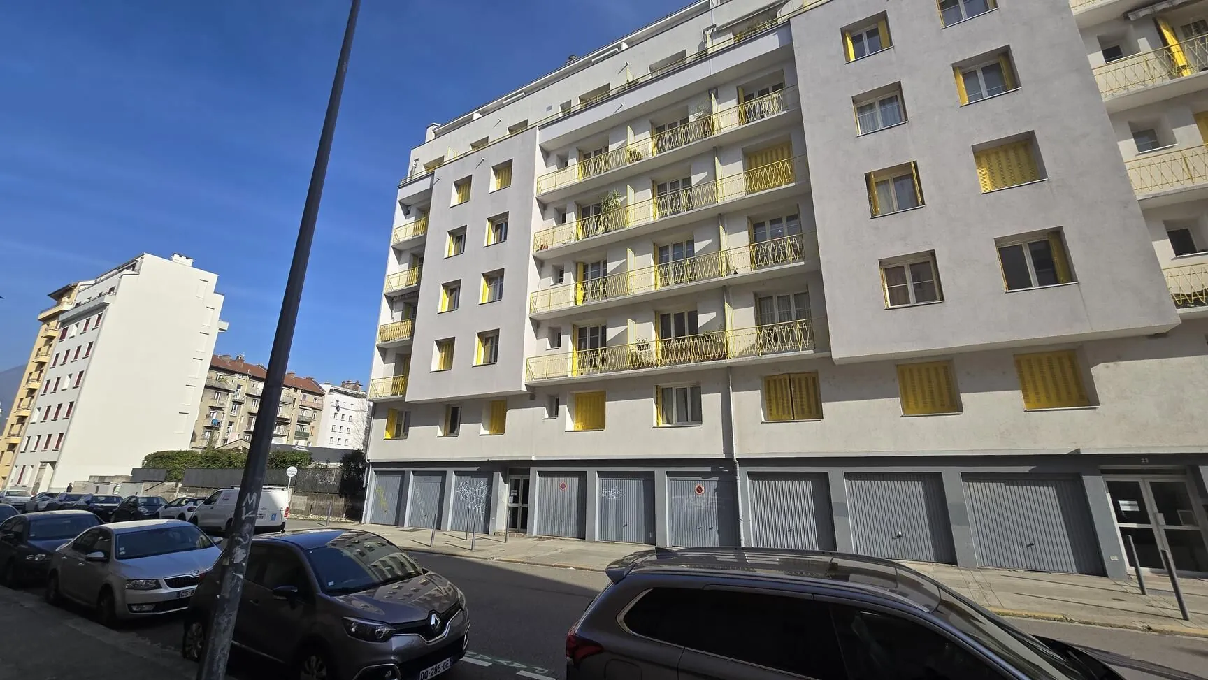 Appartement T2 de 38 m² à Grenoble Eaux Claires proche tram et commerces 