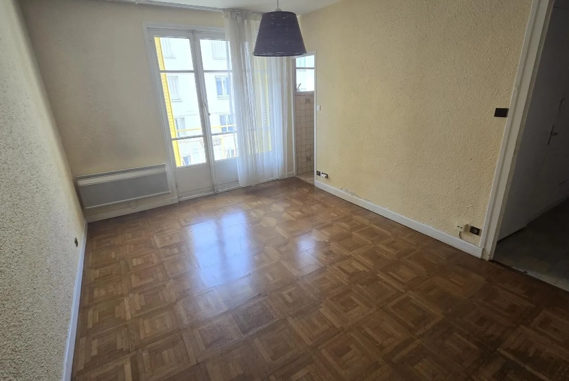 Appartement T2 de 38 m² à Grenoble Eaux Claires proche tram et commerces 