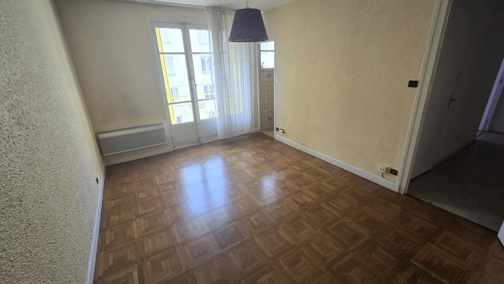 Appartement T2 de 38 m² à Grenoble Eaux Claires proche tram et commerces 