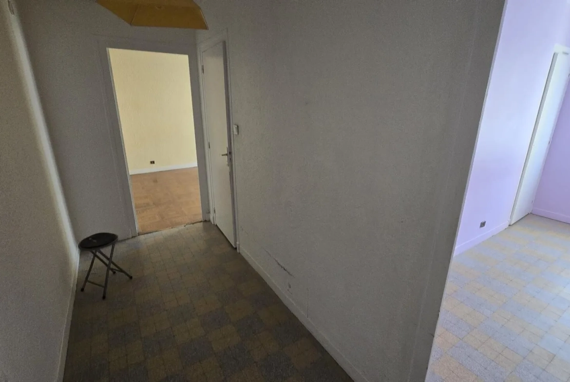 Appartement T2 de 38 m² à Grenoble Eaux Claires proche tram et commerces 