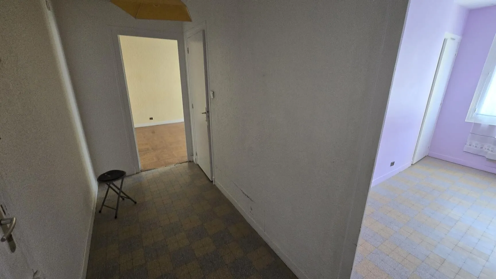 Appartement T2 de 38 m² à Grenoble Eaux Claires proche tram et commerces 