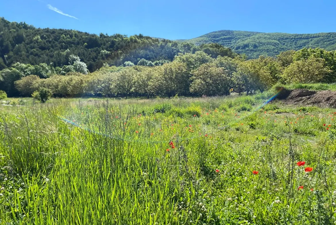 Terrain constructible de 707 m² à proximité de Gap, calme et orienté sud-ouest 