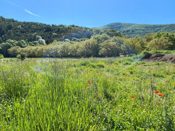 Terrain constructible de 707 m² à proximité de Gap, calme et orienté sud-ouest