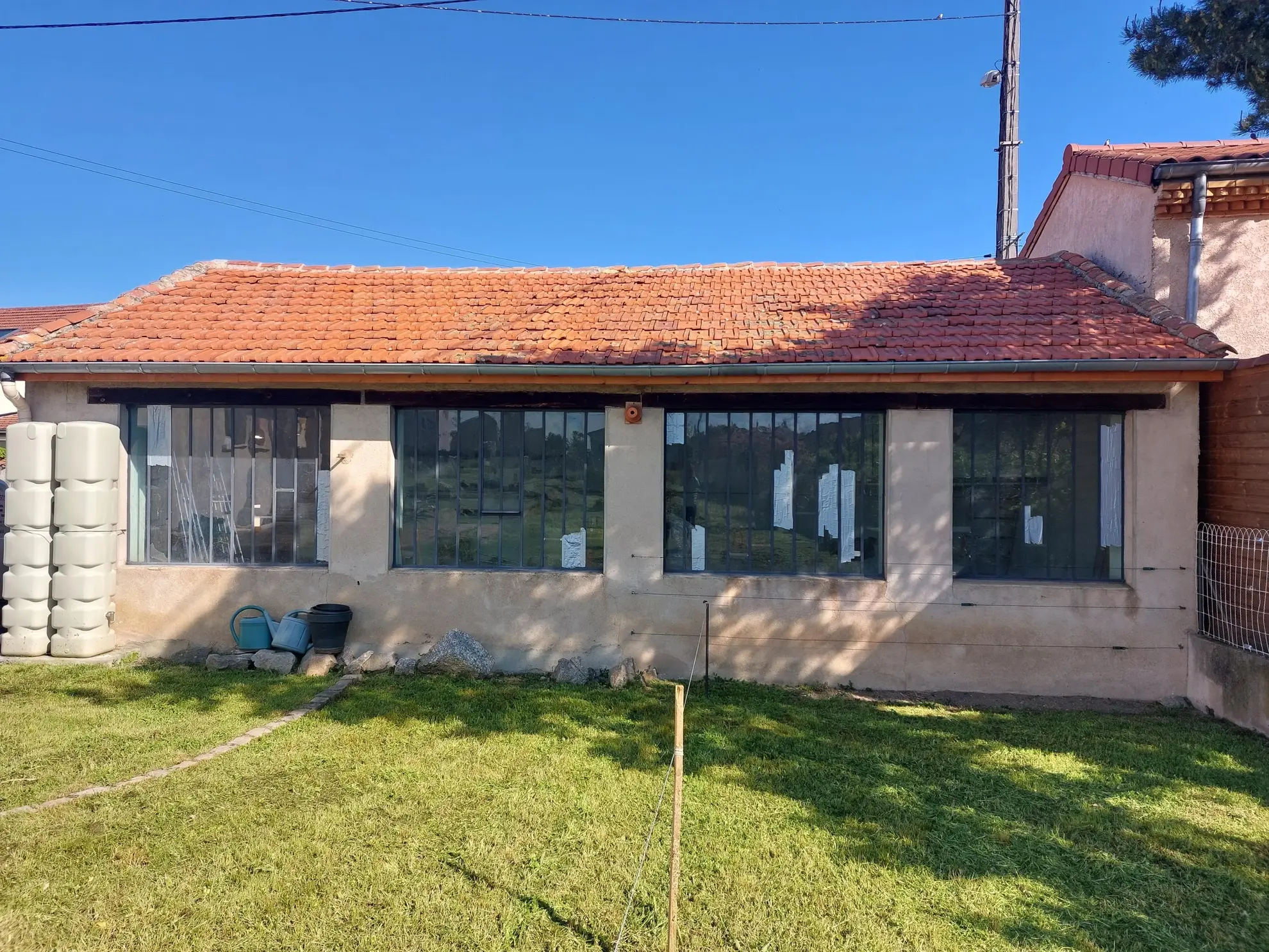 Terrain constructible à Montbrison Savigneux de 600 m² avec dépendance 
