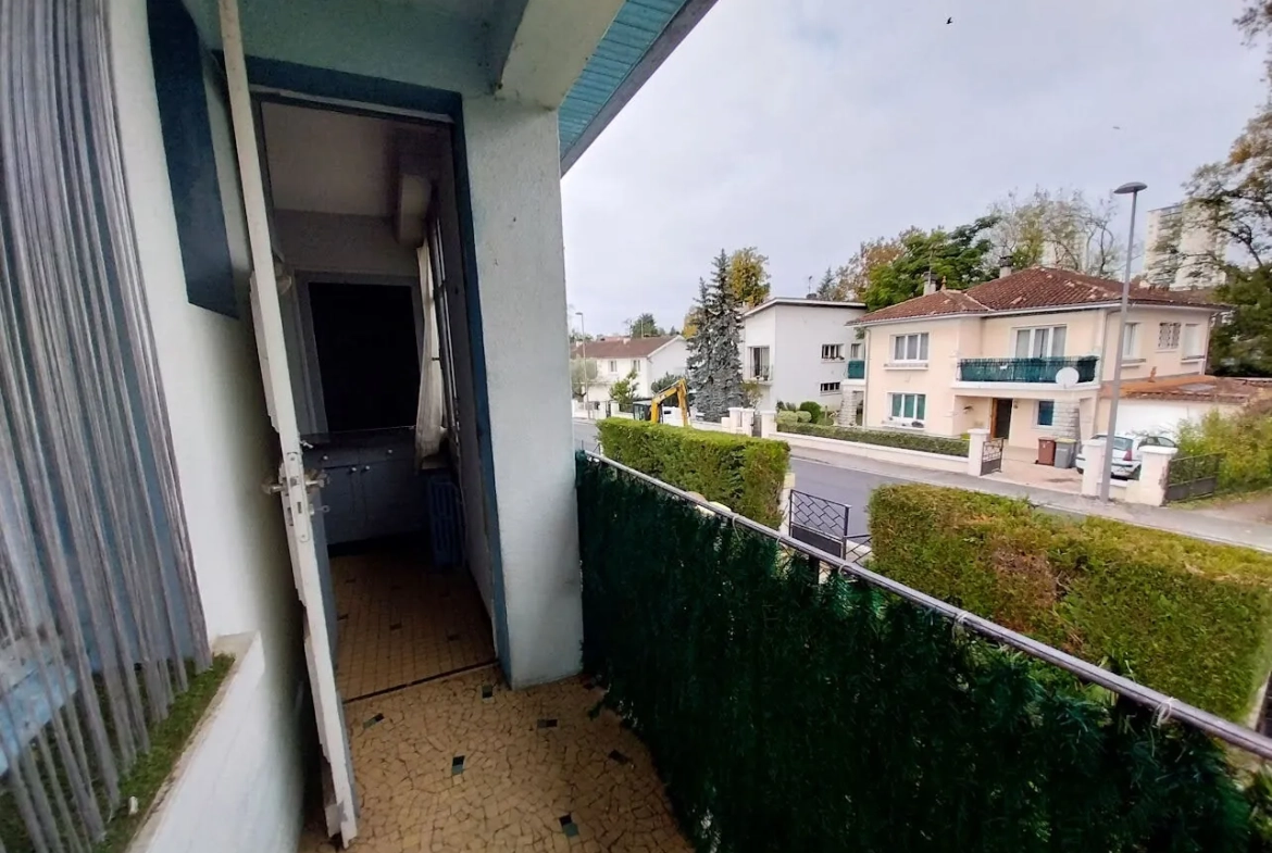 Appartement T4 à Bizanos de 62 m² avec jardin et potentiel de rénovation 