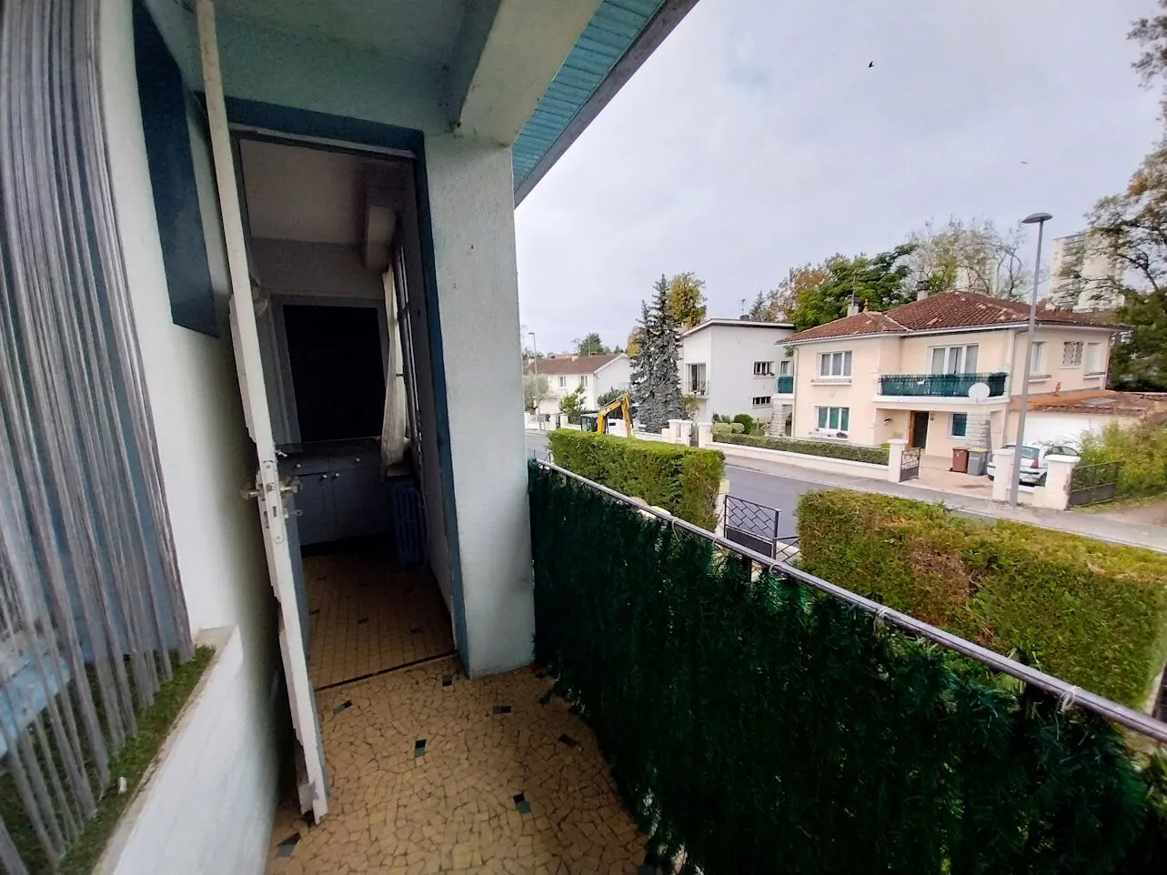 Appartement T4 à Bizanos de 62 m² avec jardin et potentiel de rénovation 