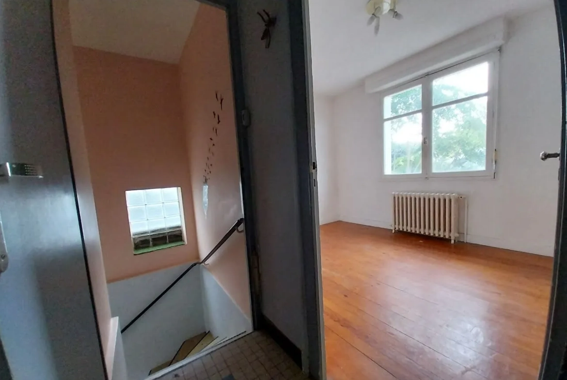 Appartement T4 à Bizanos de 62 m² avec jardin et potentiel de rénovation 