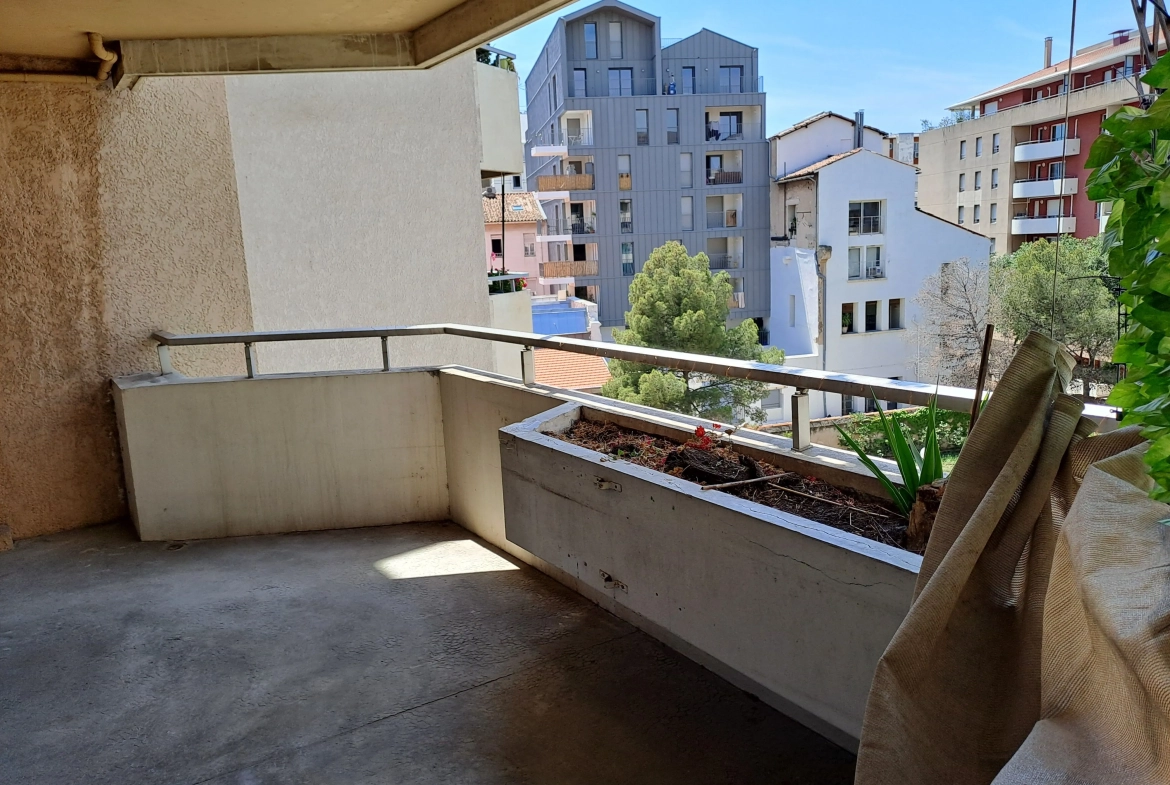 Appartement T4 de 82 m² à vendre dans le quartier du Rouet à Marseille 