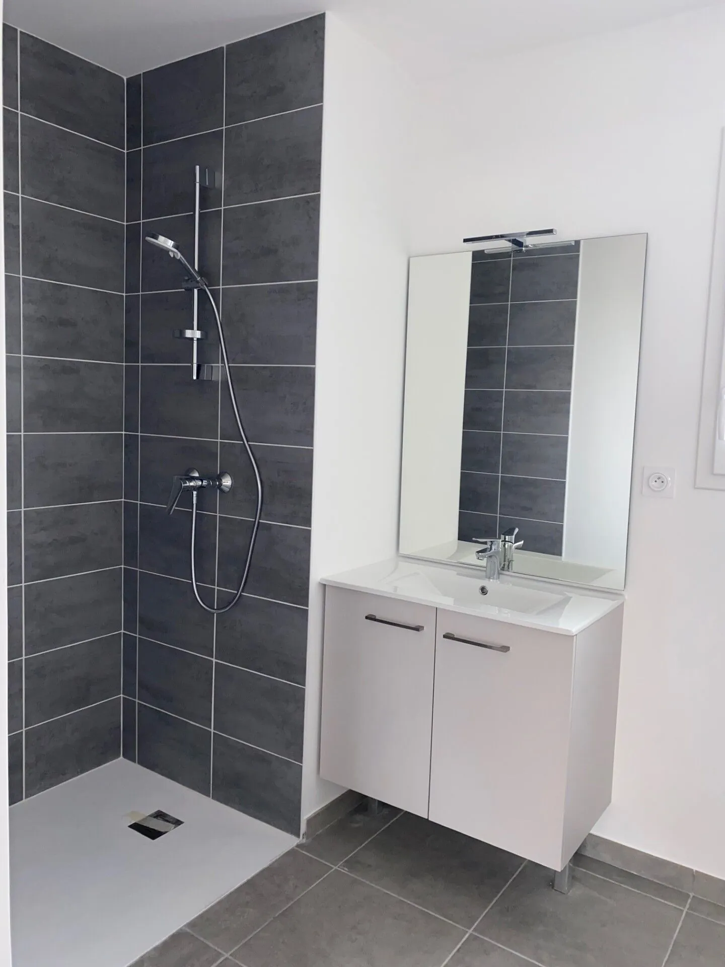 Belle appartement T3 de 80 m² avec terrasse sud à Tournon-sur-Rhône 