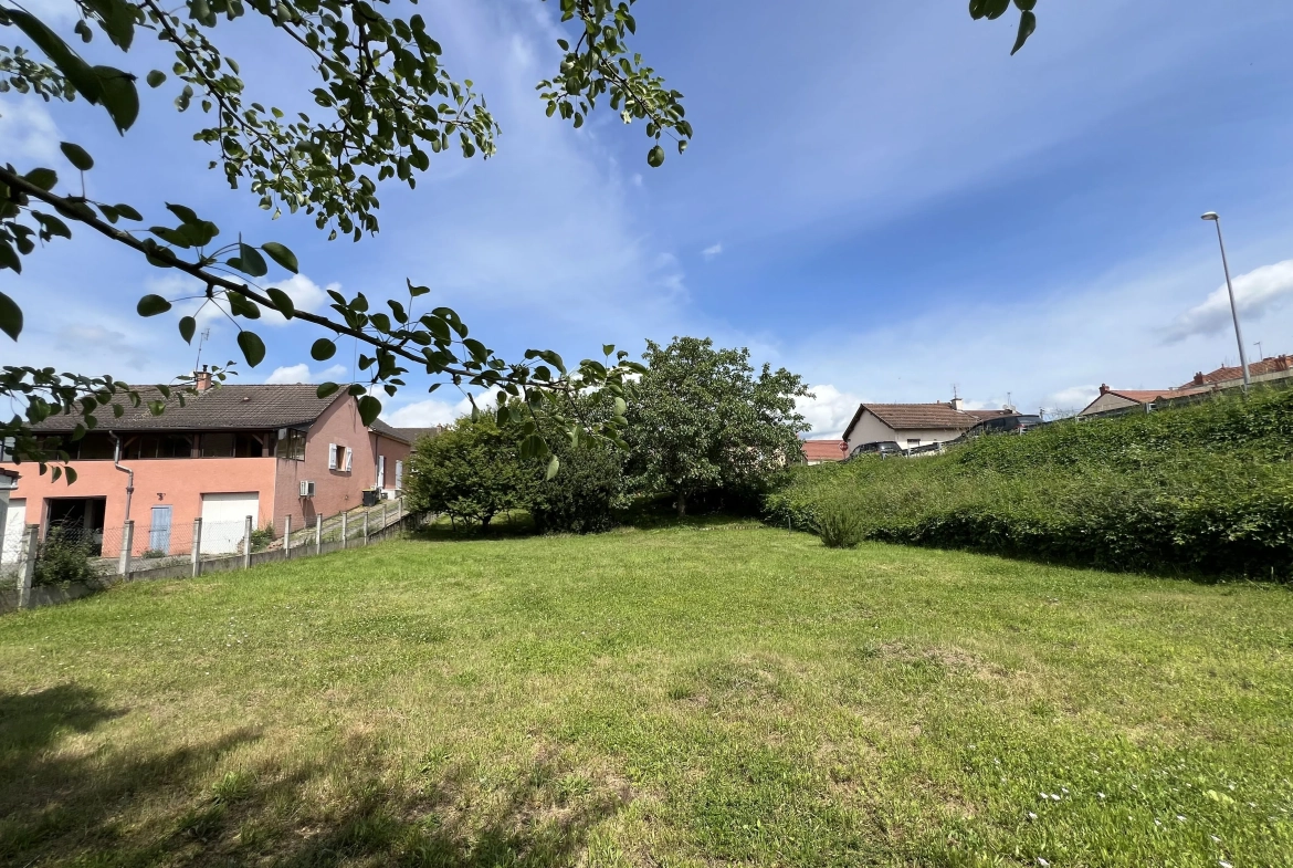 Terrain constructible à Digoin de 1557 m² avec CU et viabilisation 