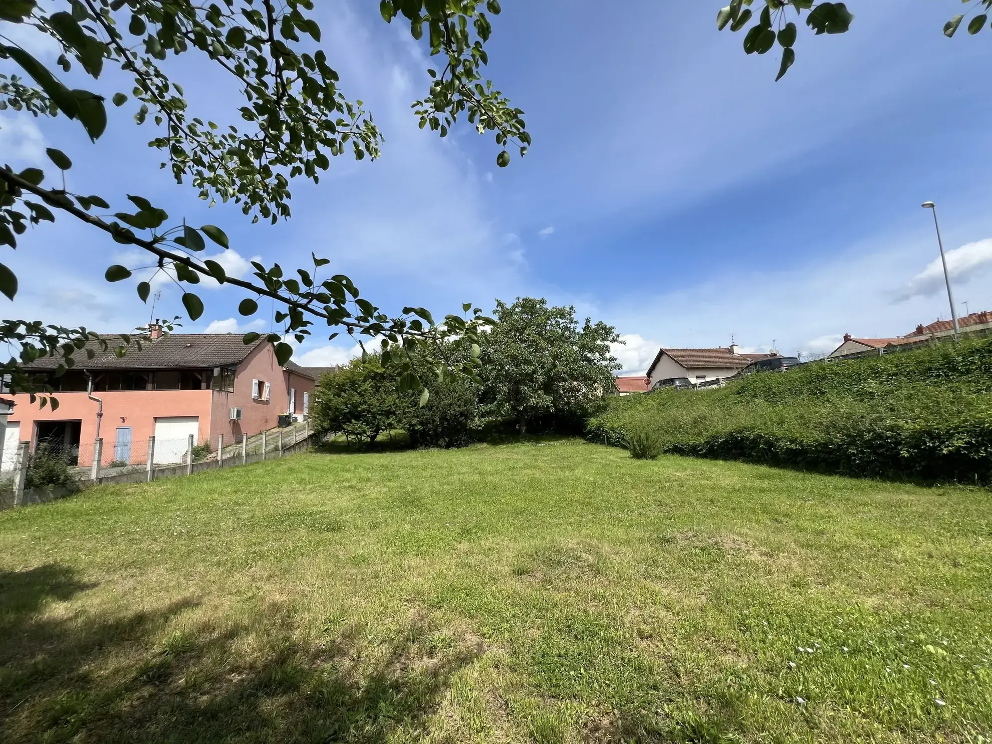 Terrain constructible à Digoin de 1557 m² avec CU et viabilisation 
