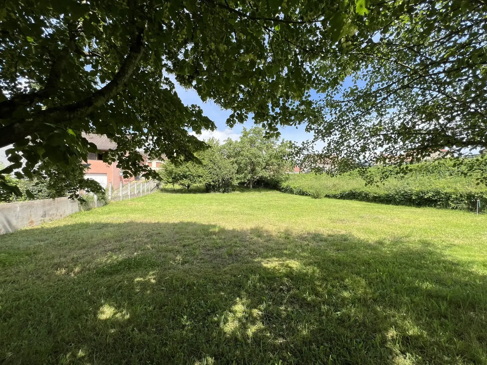 Terrain constructible à Digoin de 1557 m² avec CU et viabilisation 