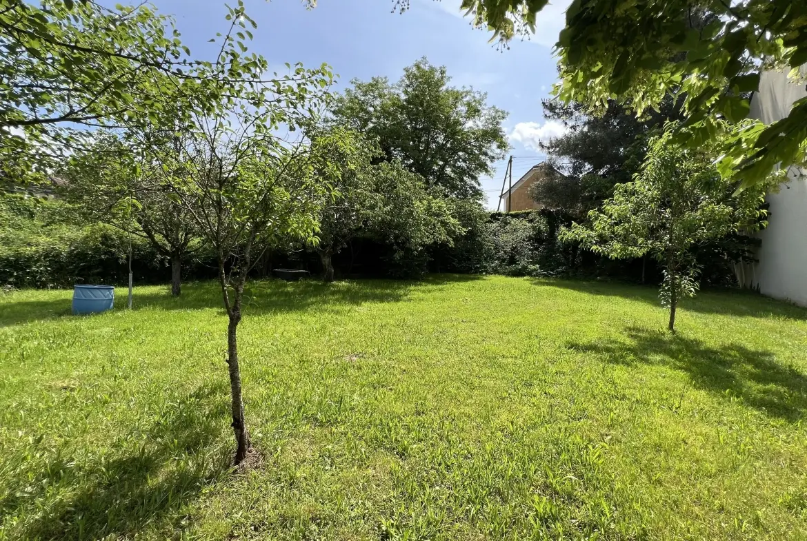Terrain constructible à Digoin de 1557 m² avec CU et viabilisation 