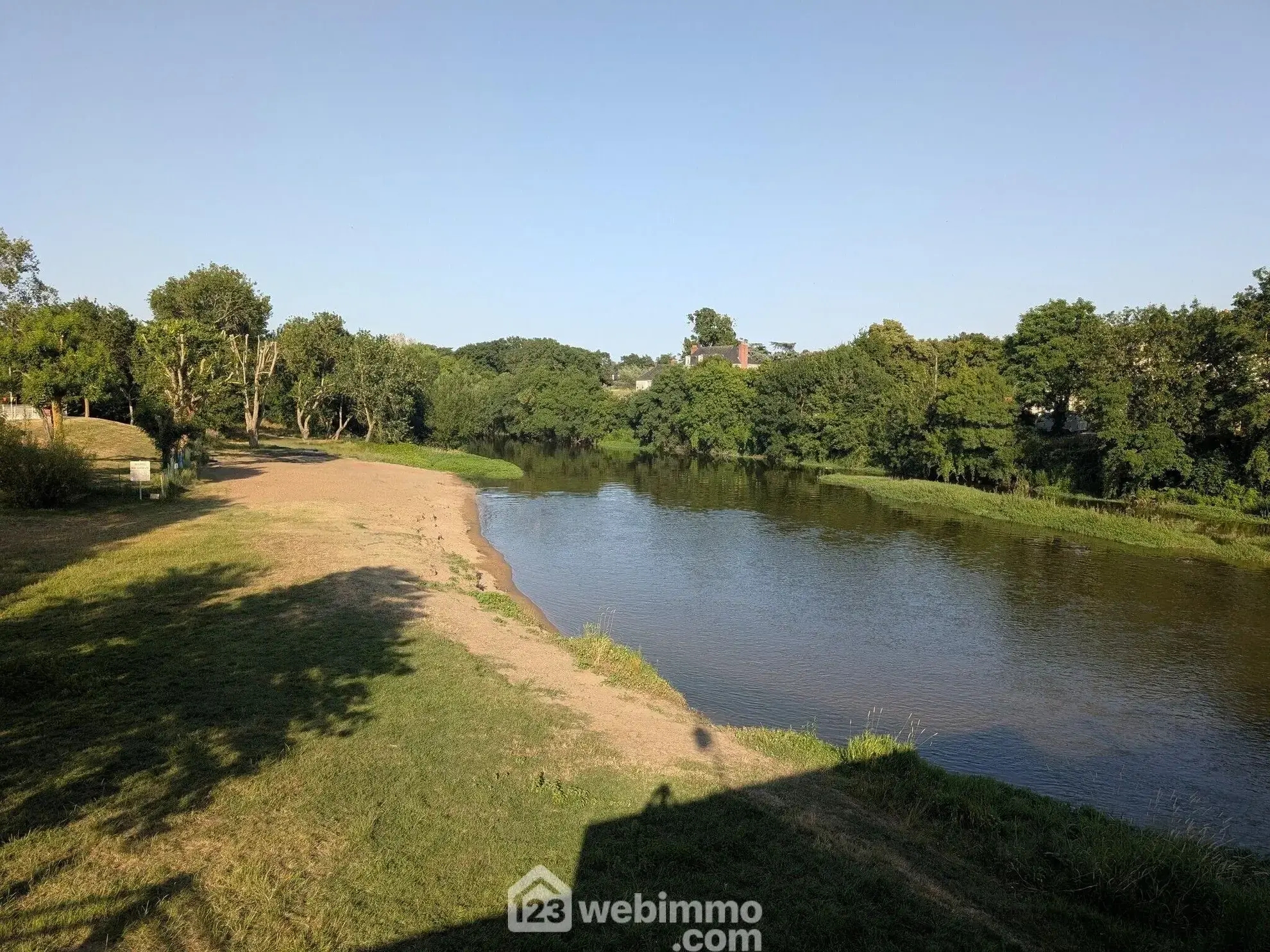 Maison de ville de 94 m² à Rochefort-sur-Loire, idéal pour famille ou investissement 