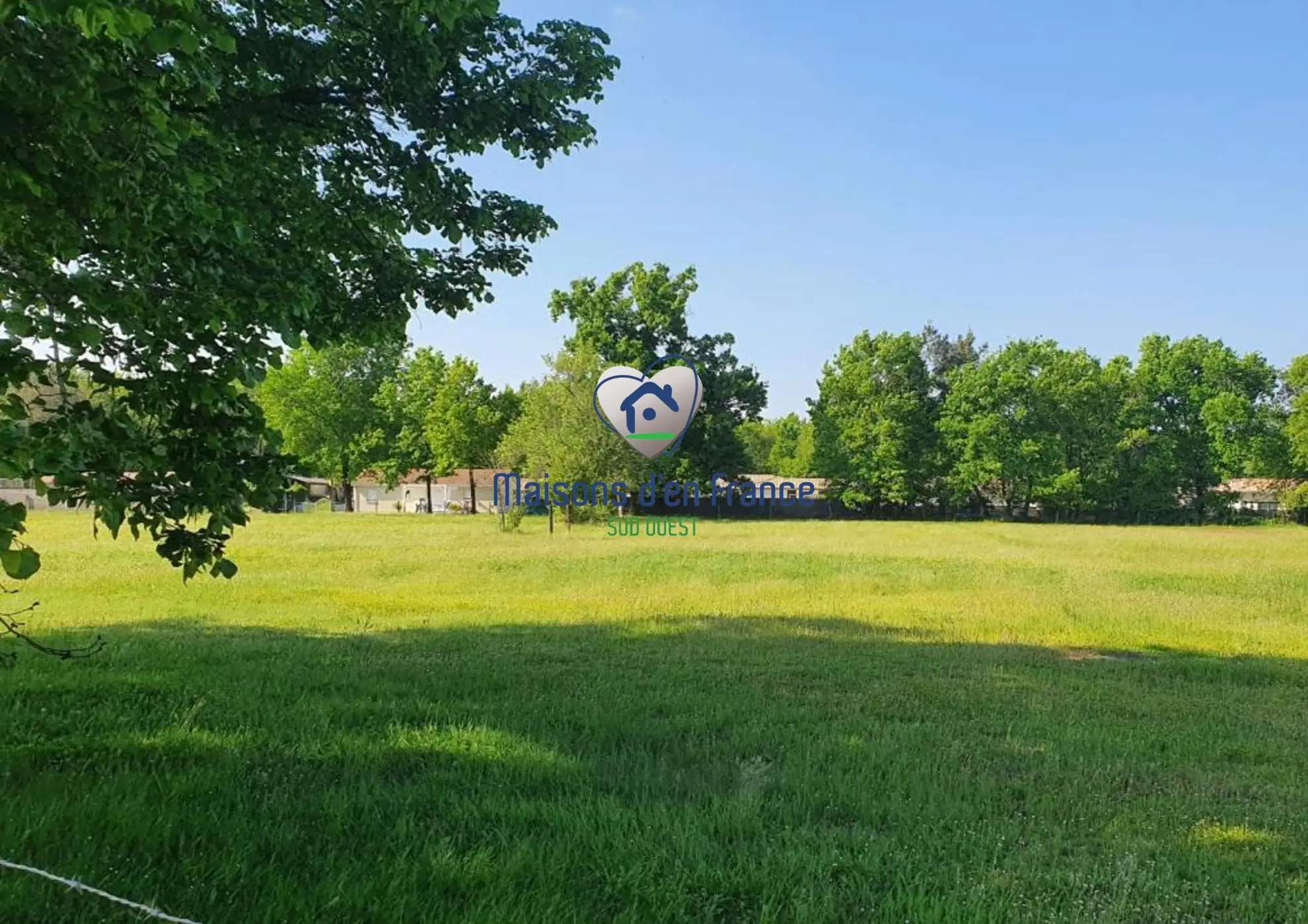 Terrain à bâtir viabilisé de 821 m² à Saint Magne proche Bordeaux 