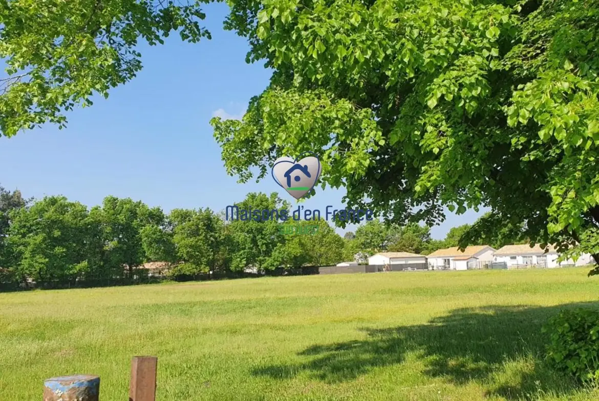 Terrain à bâtir viabilisé de 821 m² à Saint Magne proche Bordeaux 