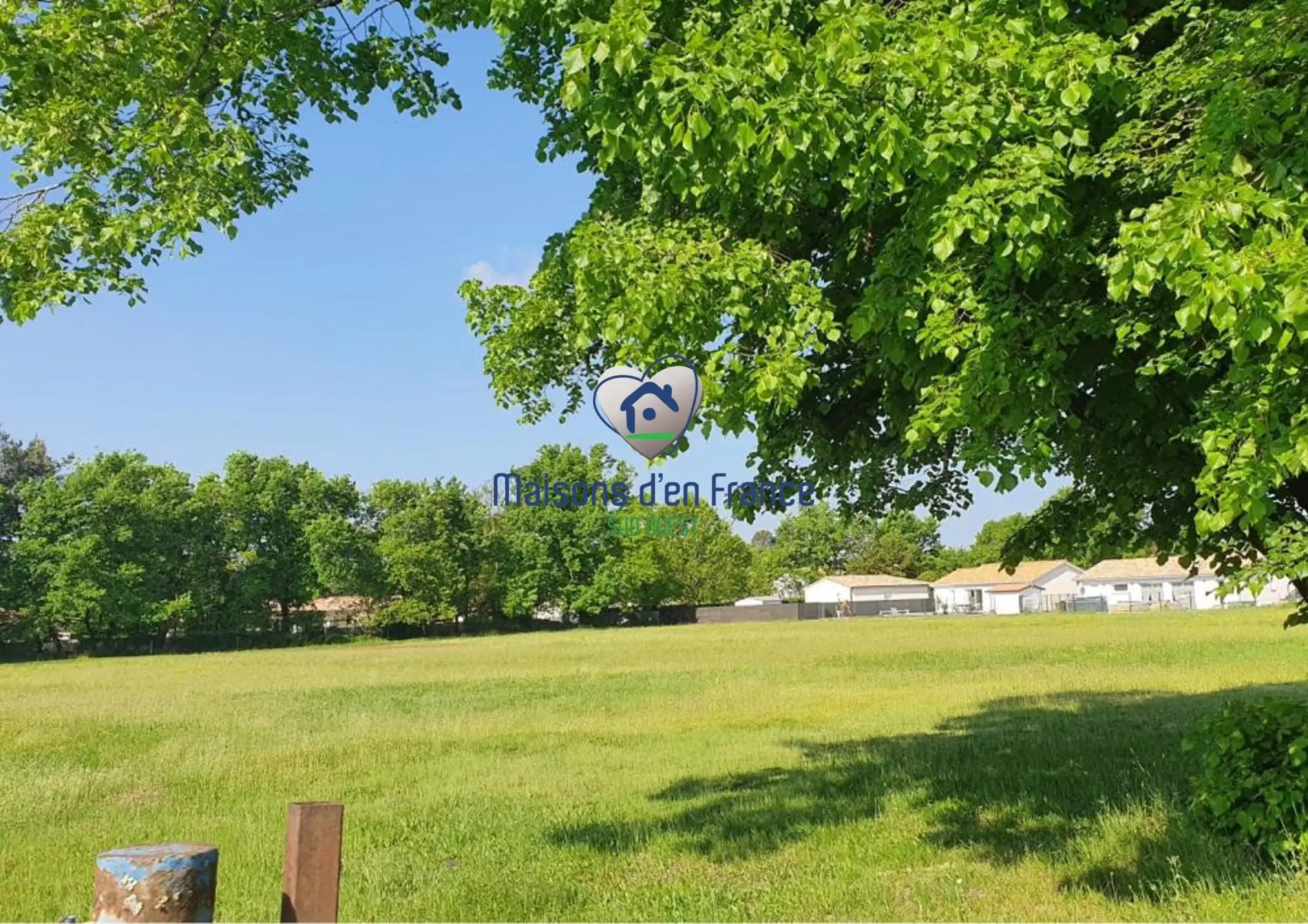 Terrain à bâtir viabilisé de 821 m² à Saint Magne proche Bordeaux 