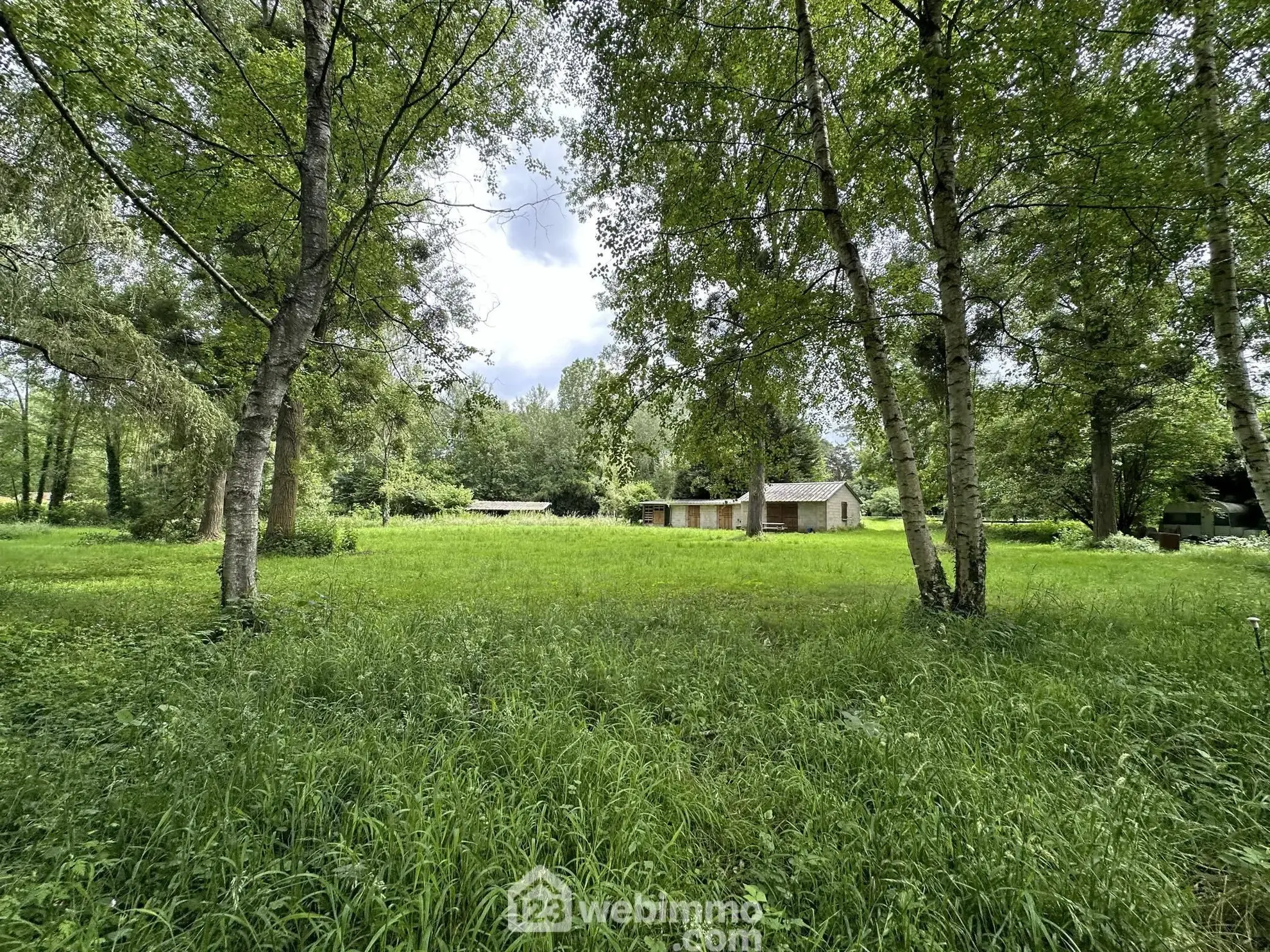 Terrain de loisir de 7000 m² avec étang à Presles-et-Thierny 