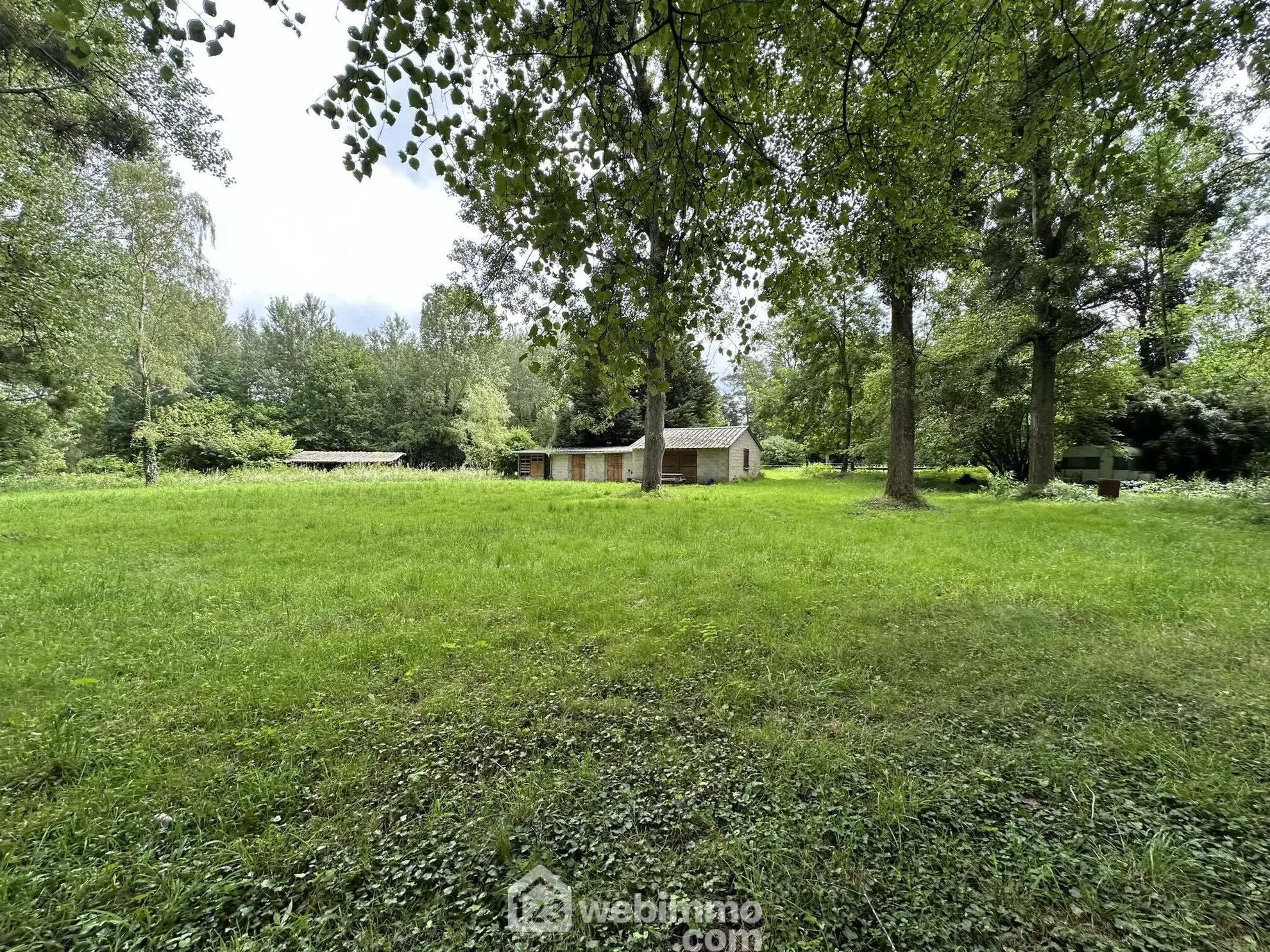 Terrain de loisir de 7000 m² avec étang à Presles-et-Thierny 
