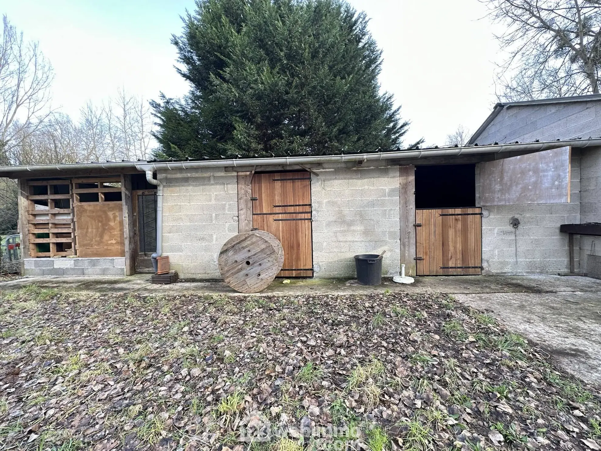 Terrain de loisir de 7000 m² avec étang à Presles-et-Thierny 