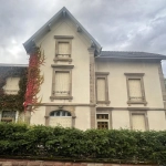 Maison bourgeoise à Bruyères avec grand terrain et dépendances – À visiter rapidement