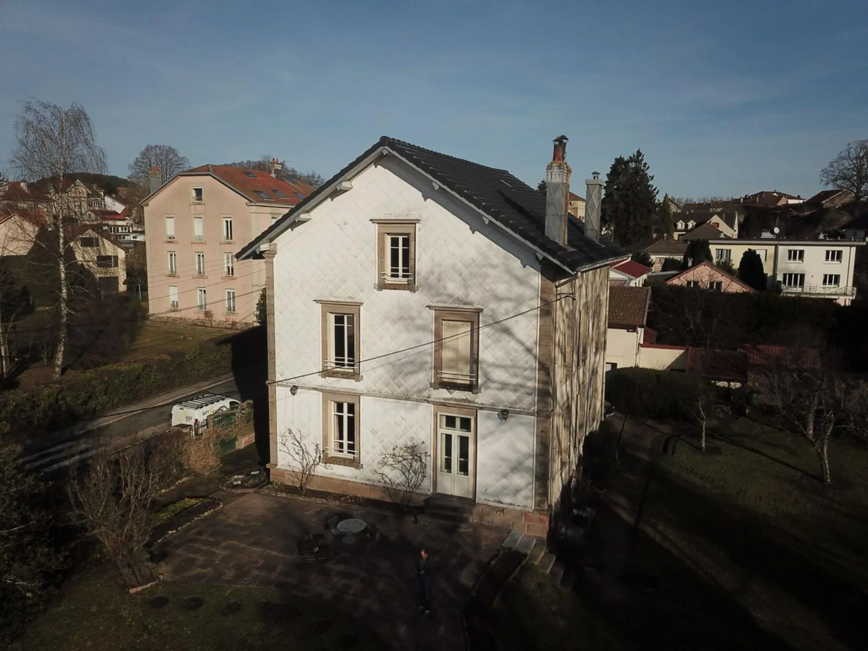 Maison bourgeoise à Bruyères avec grand terrain et dépendances – À visiter rapidement 