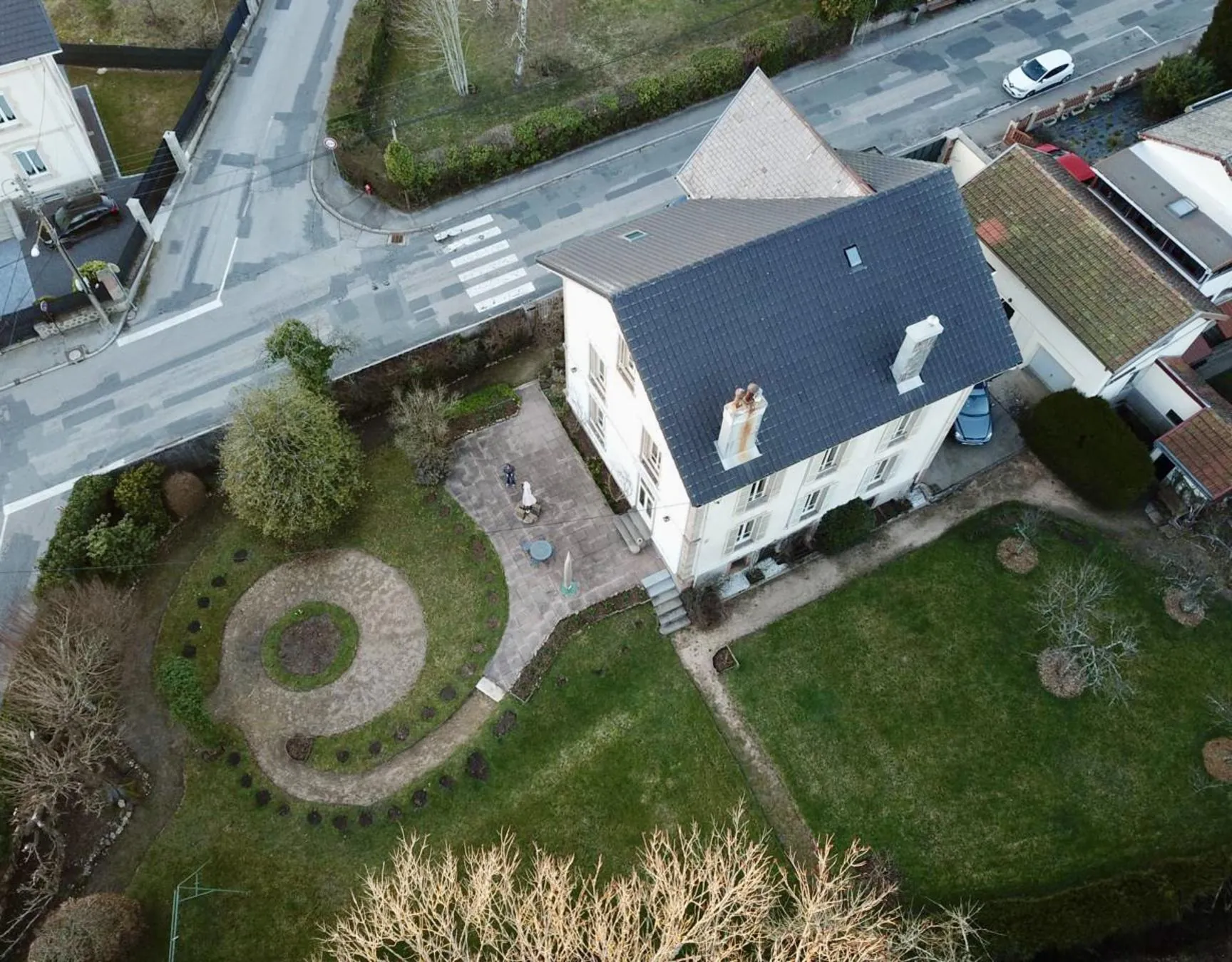 Maison bourgeoise à Bruyères avec grand terrain et dépendances – À visiter rapidement 