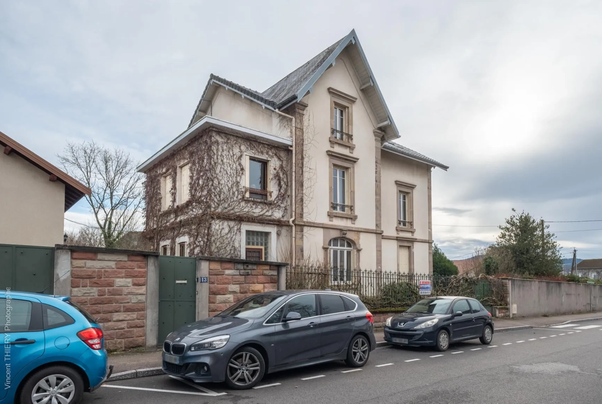 Maison bourgeoise à Bruyères avec grand terrain et dépendances – À visiter rapidement 
