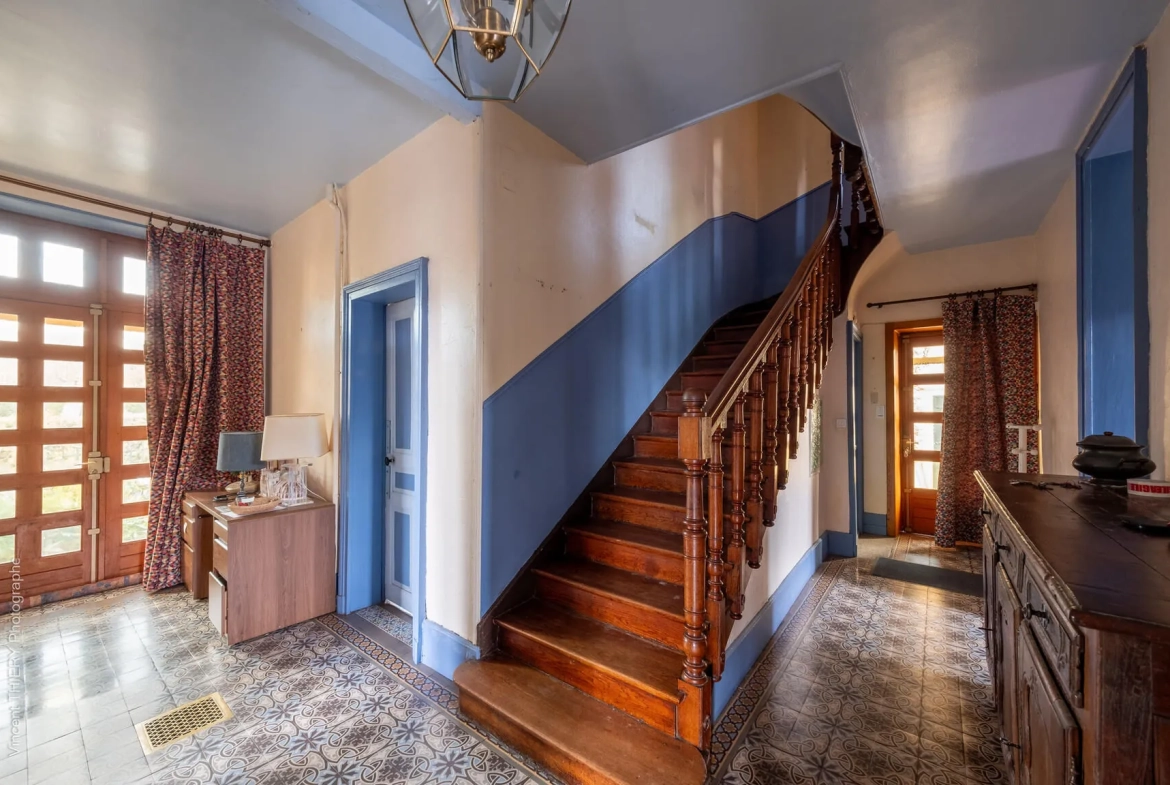 Maison bourgeoise à Bruyères avec grand terrain et dépendances – À visiter rapidement 