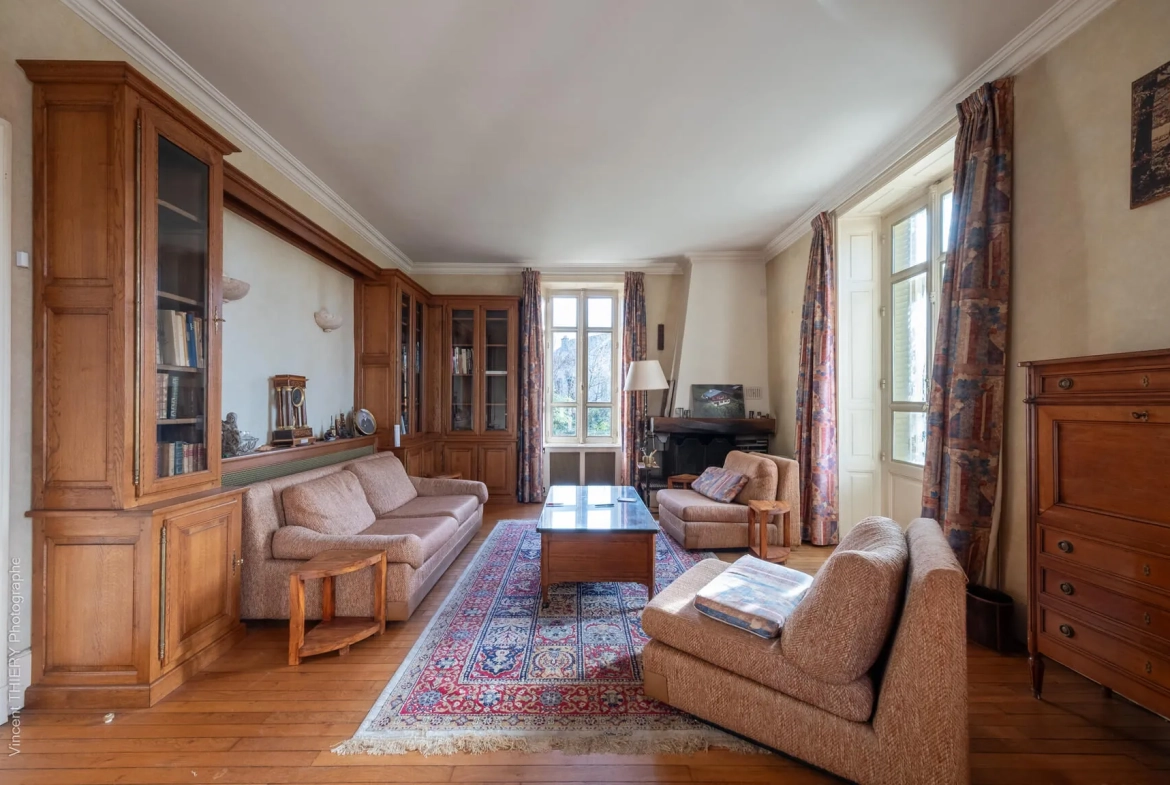 Maison bourgeoise à Bruyères avec grand terrain et dépendances – À visiter rapidement 
