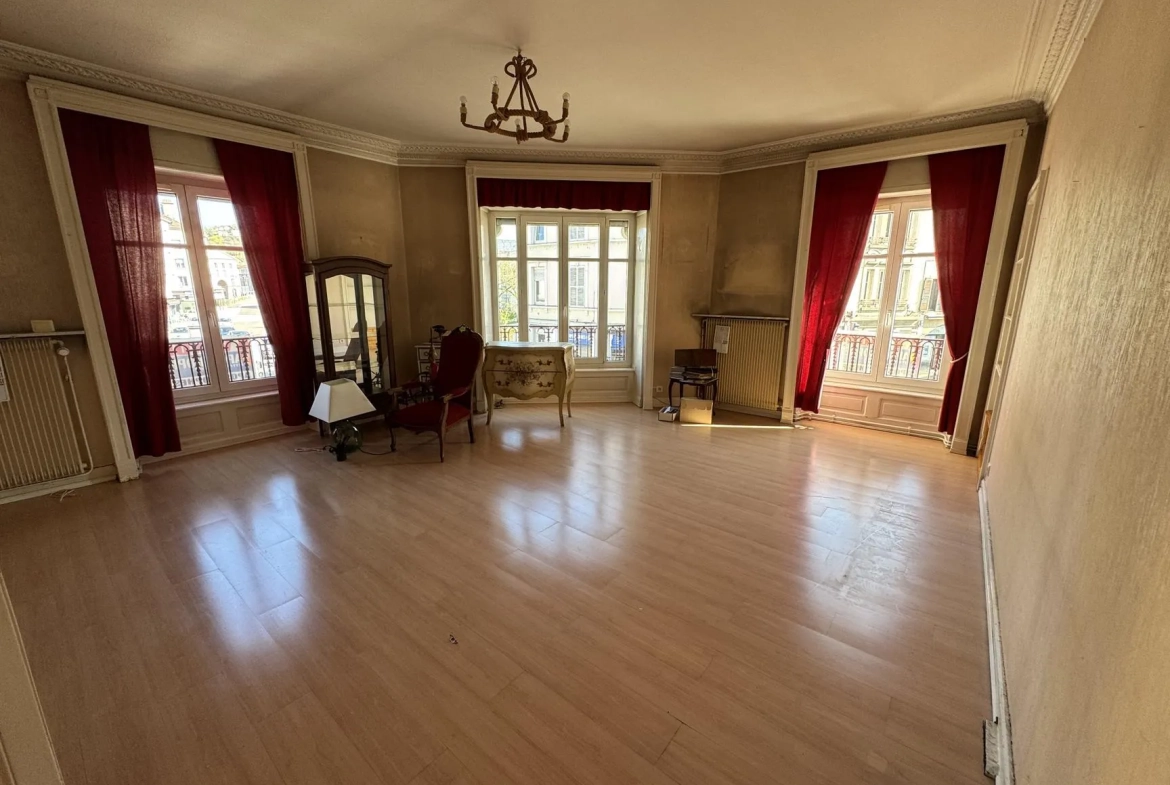 Appartement lumineux de 138 m² à Épinal, centre-ville avec vue sur la Moselle 
