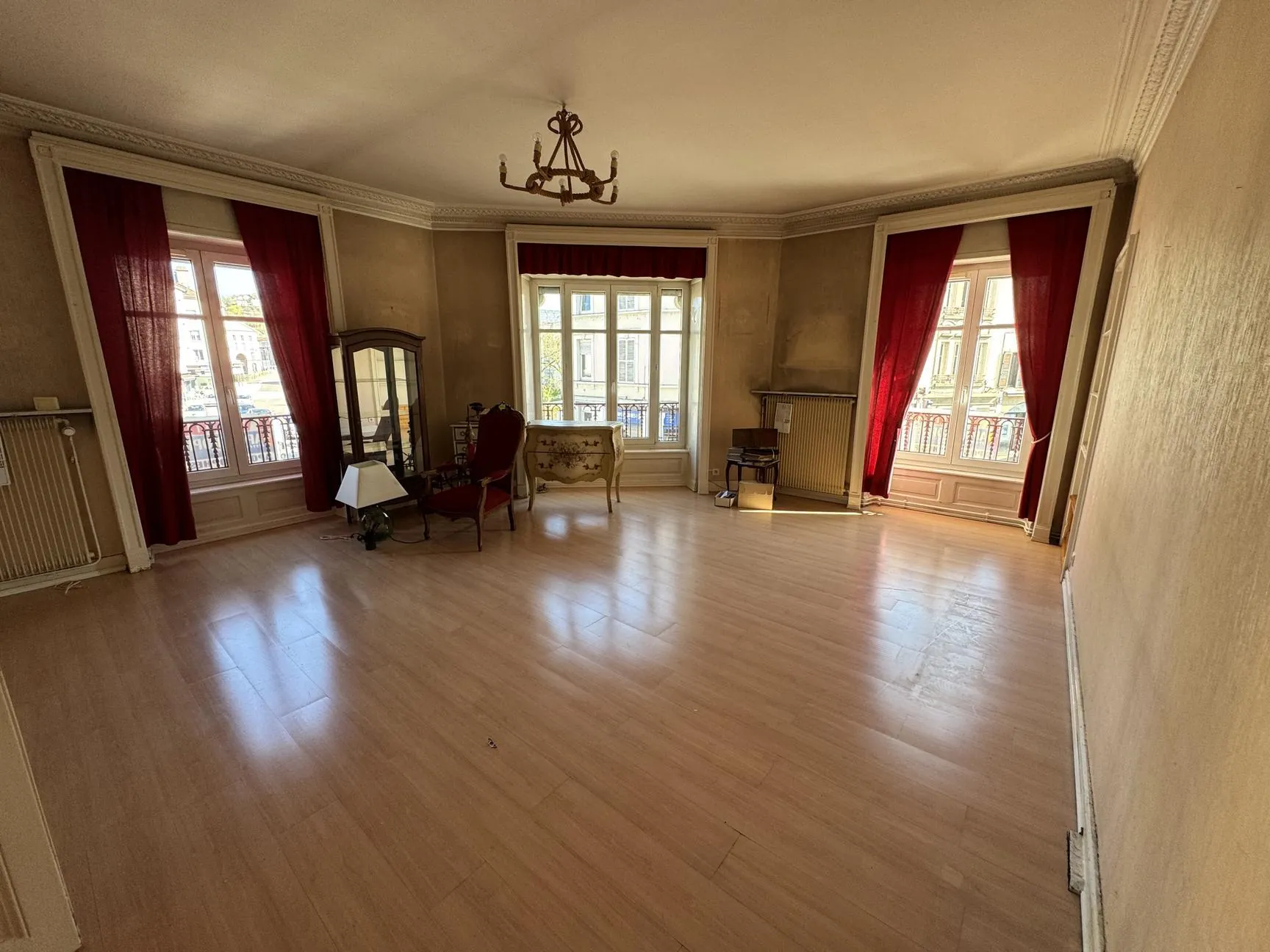 Appartement lumineux de 138 m² à Épinal, centre-ville avec vue sur la Moselle 