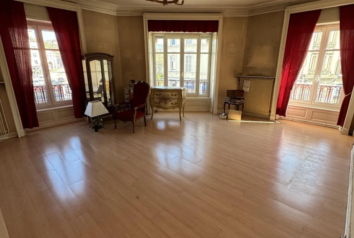 Appartement lumineux de 138 m² à Épinal, centre-ville avec vue sur la Moselle 