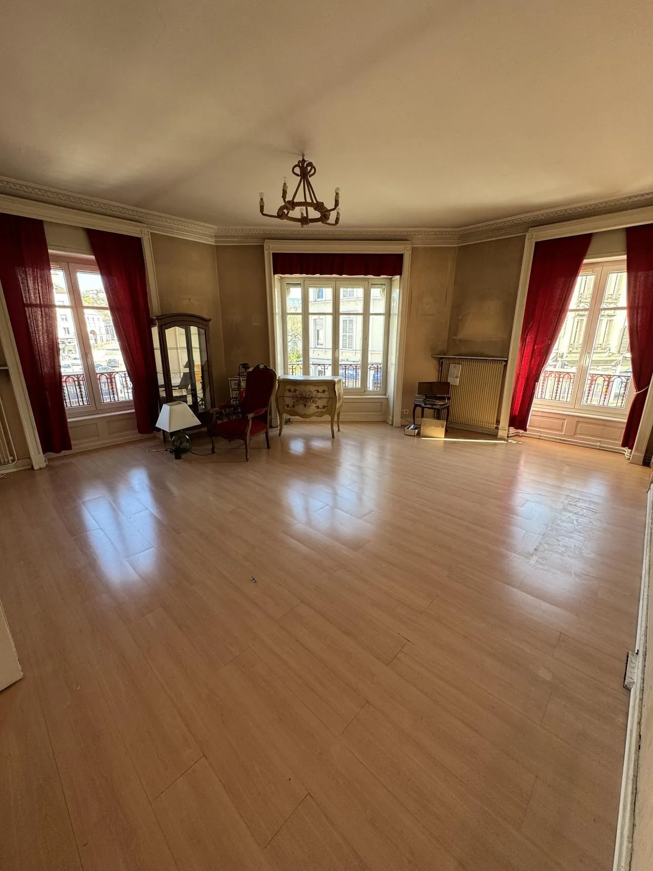 Appartement lumineux de 138 m² à Épinal, centre-ville avec vue sur la Moselle 