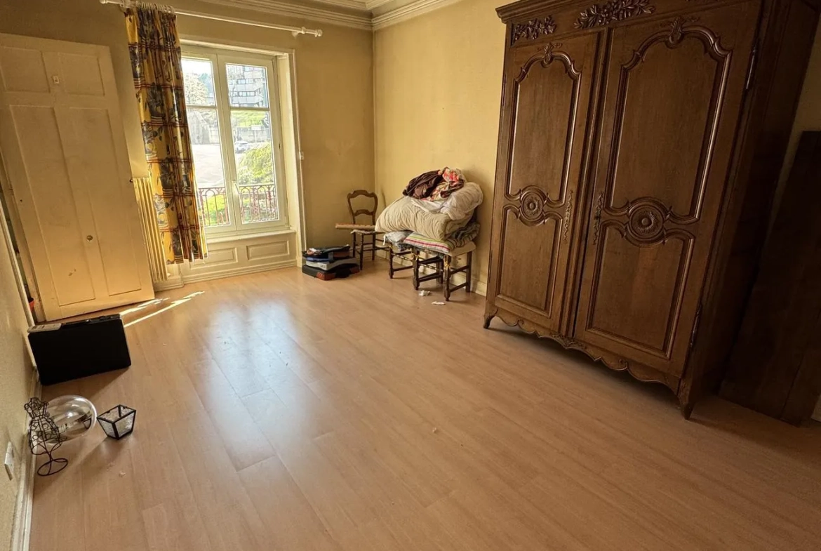 Appartement lumineux de 138 m² à Épinal, centre-ville avec vue sur la Moselle 