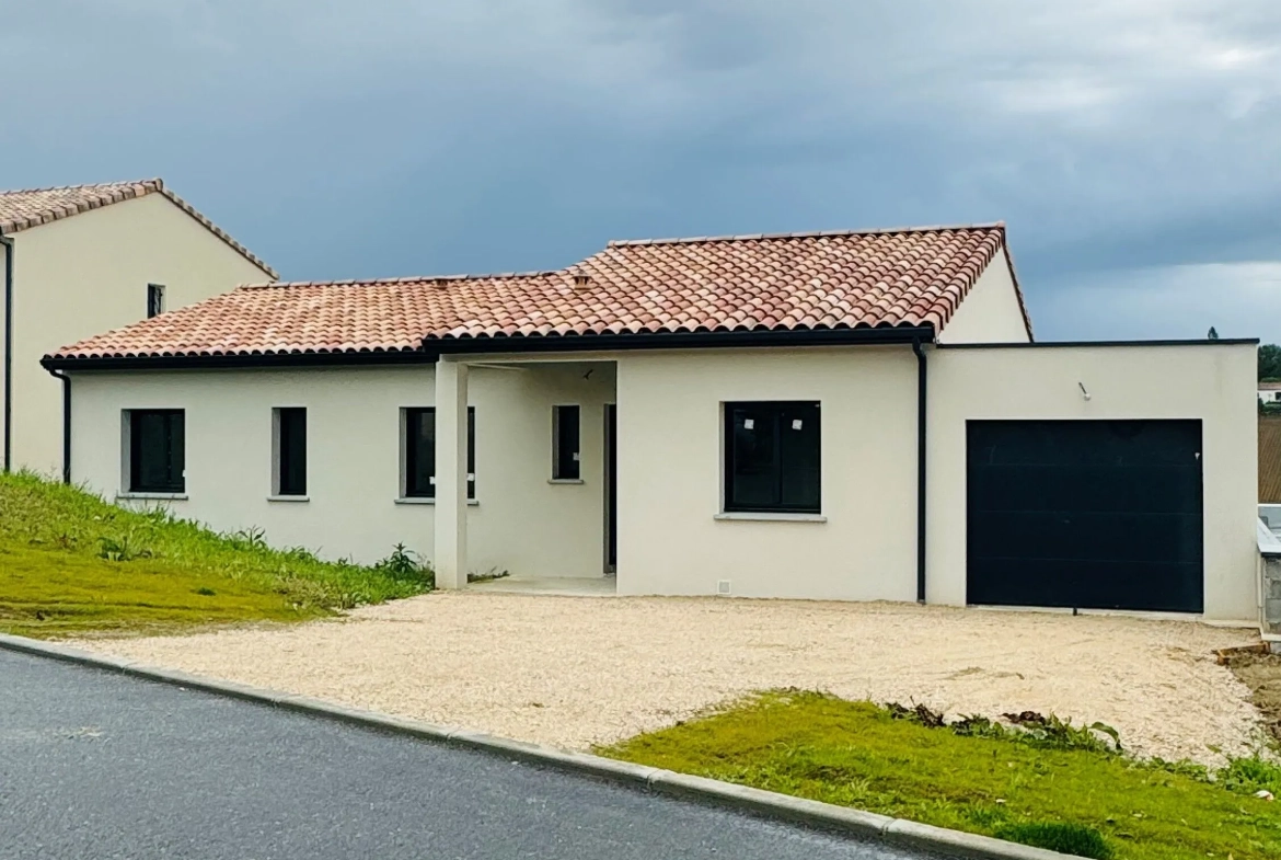 Villa neuve à vendre à Lagrave avec 36 chambres et garage 