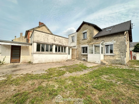 Magnifique maison en pierres de 160 m² à Laon avec cave et dépendance