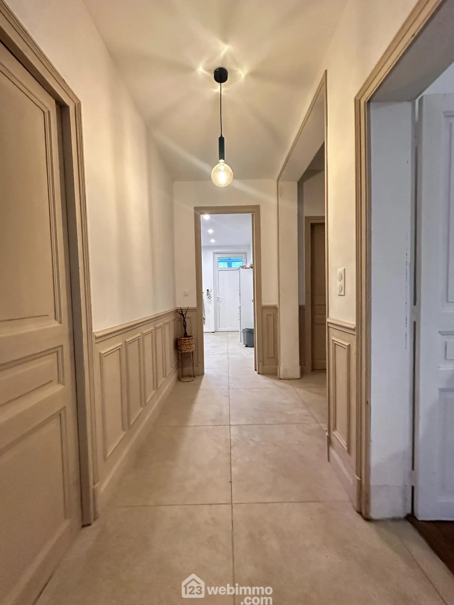 Magnifique maison en pierres de 160 m² à Laon avec cave et dépendance 