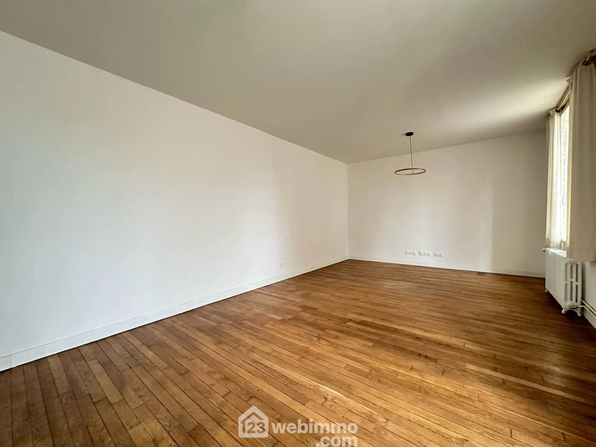 Magnifique maison en pierres de 160 m² à Laon avec cave et dépendance 