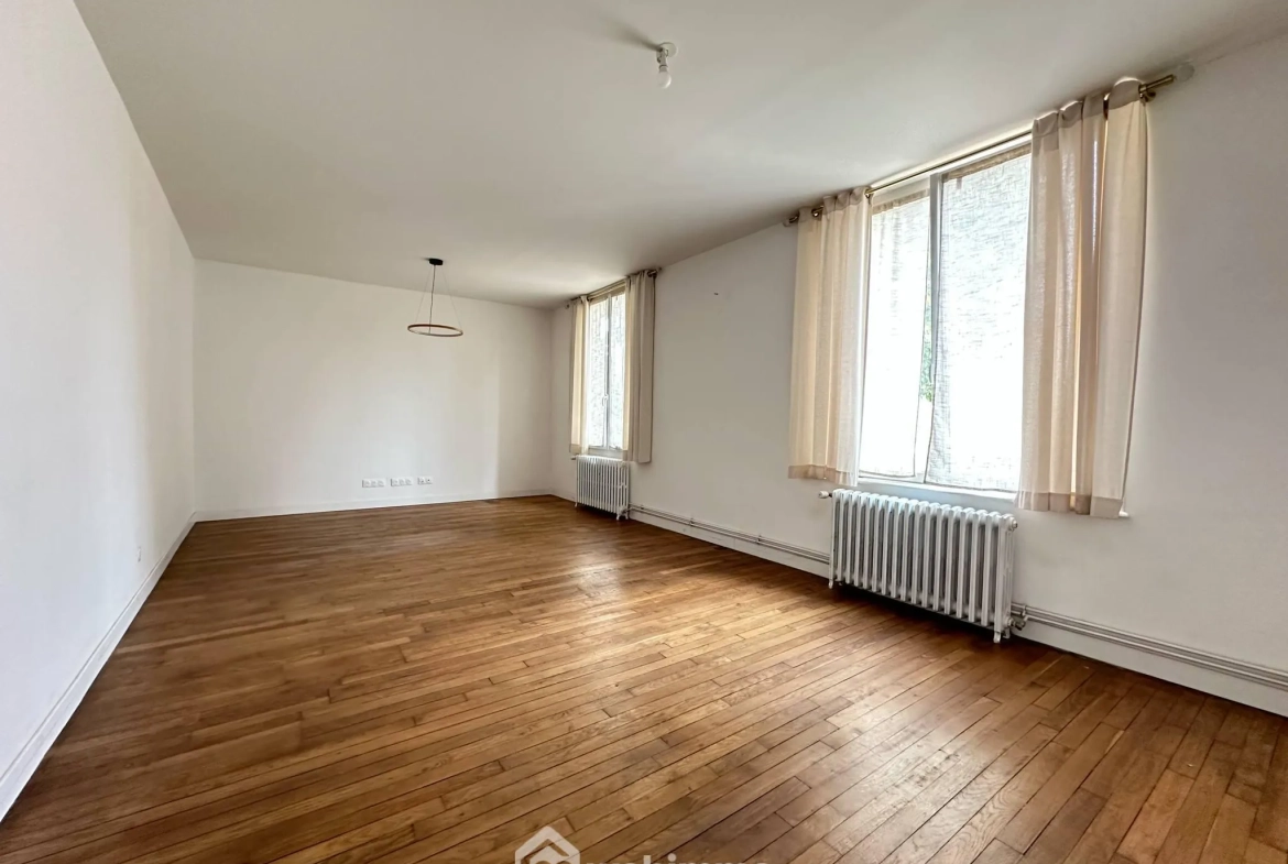 Magnifique maison en pierres de 160 m² à Laon avec cave et dépendance 