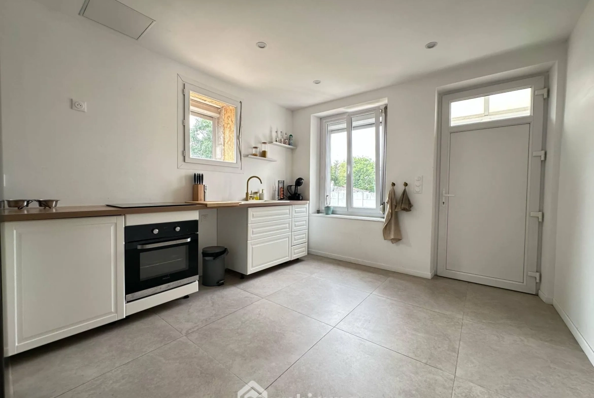 Magnifique maison en pierres de 160 m² à Laon avec cave et dépendance 