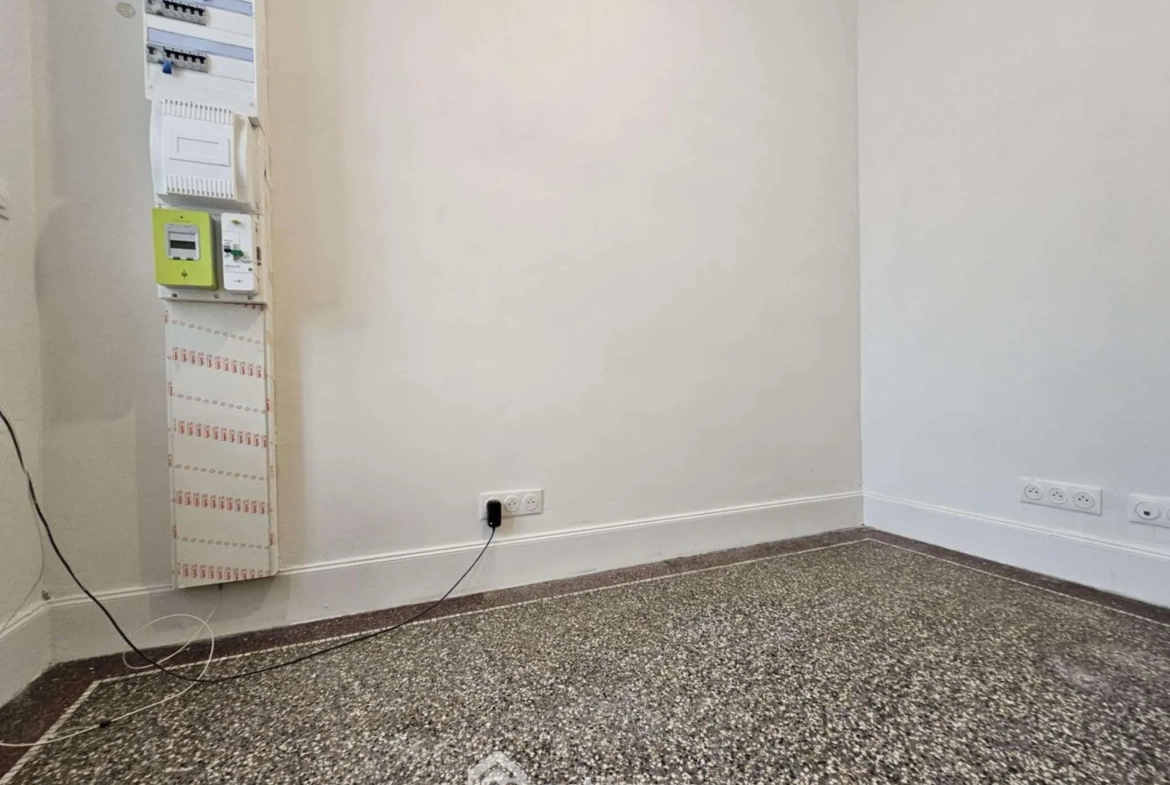 Magnifique maison en pierres de 160 m² à Laon avec cave et dépendance 