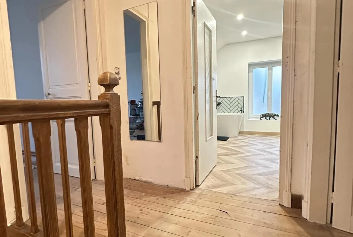 Magnifique maison en pierres de 160 m² à Laon avec cave et dépendance 