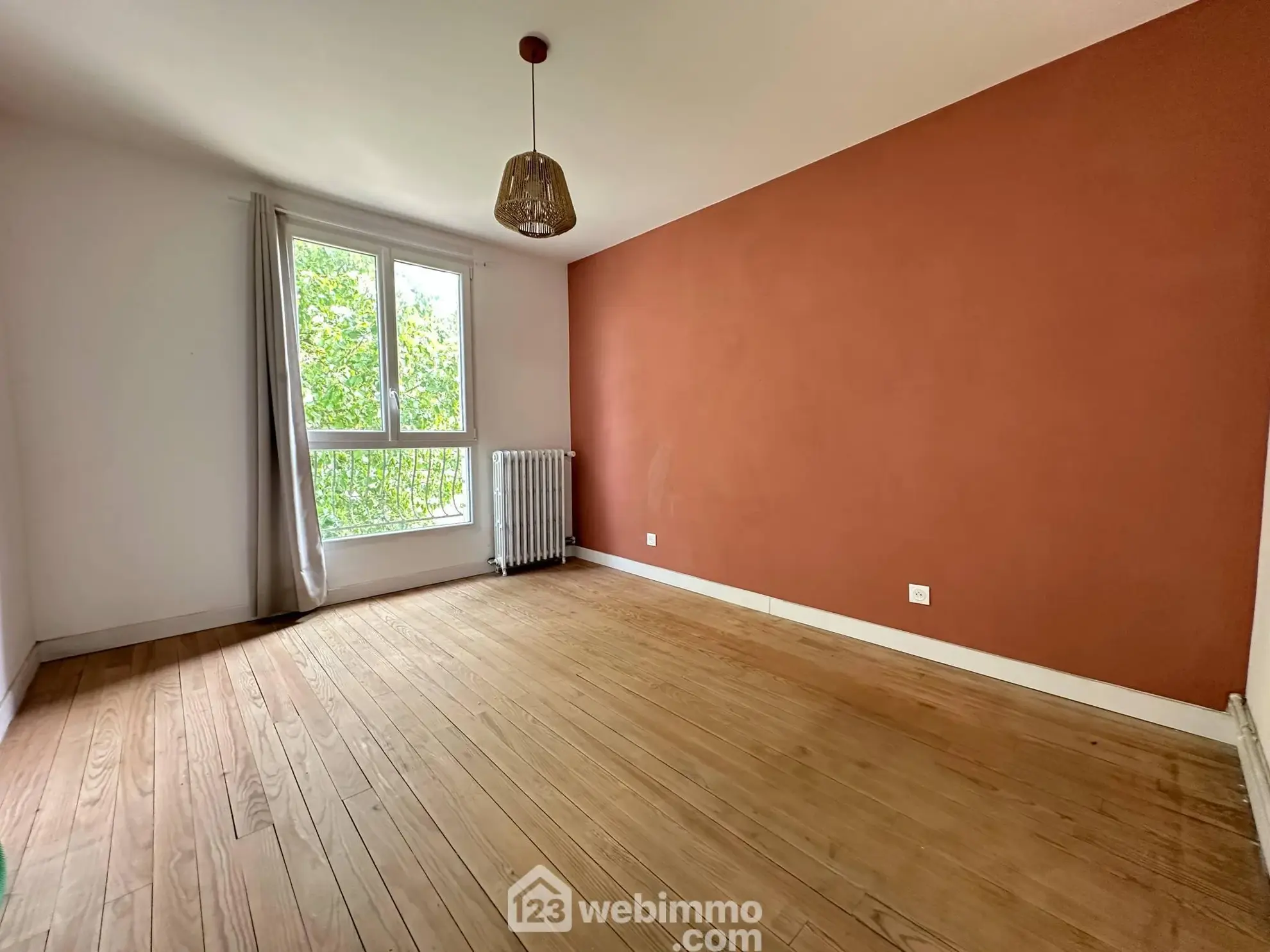 Magnifique maison en pierres de 160 m² à Laon avec cave et dépendance 